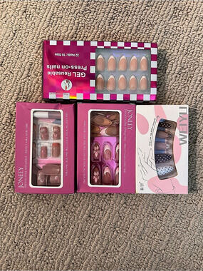 Assorted Press on Nails. Full sets